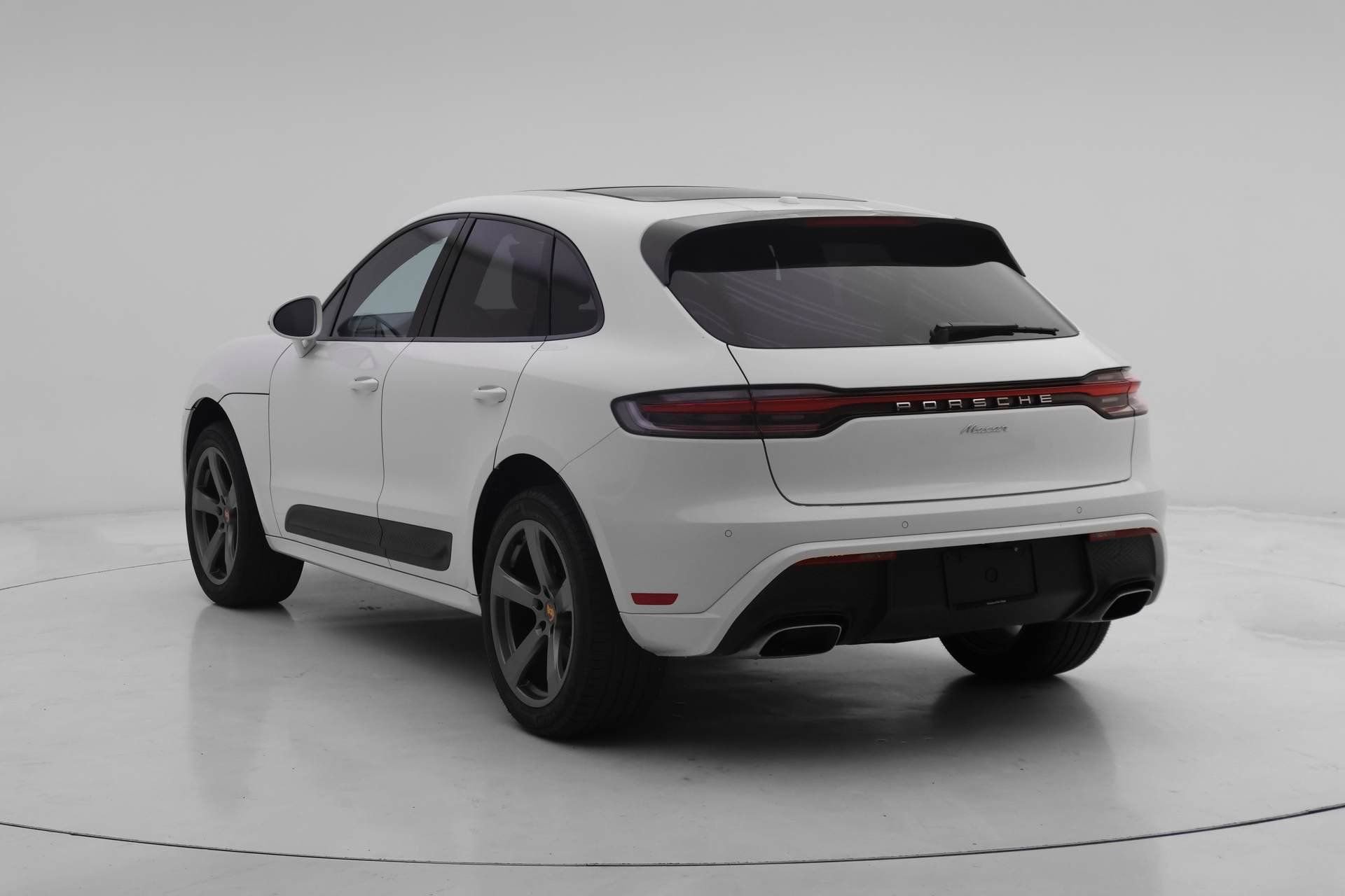 Used 2025 Porsche Macan AWD/4WD image 3