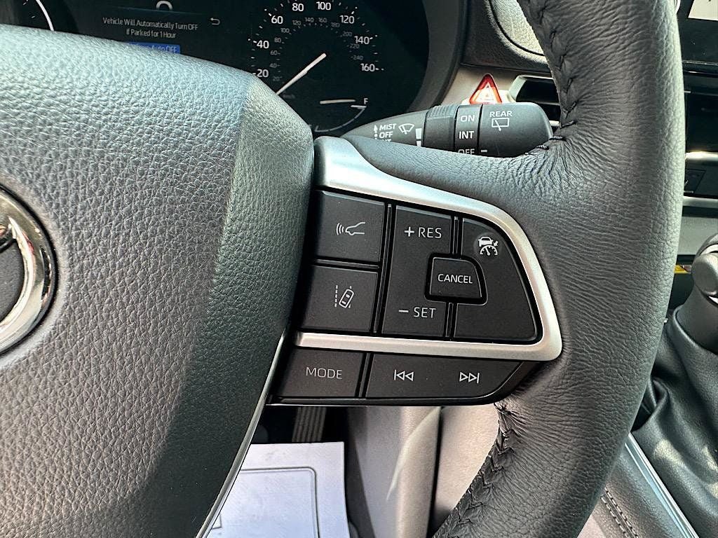Certified 2025 Toyota Sienna XLE FWD image 24