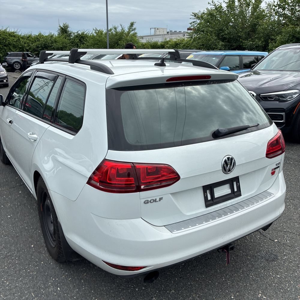 Used 2017 Volkswagen Golf S AWD/4WD image 4
