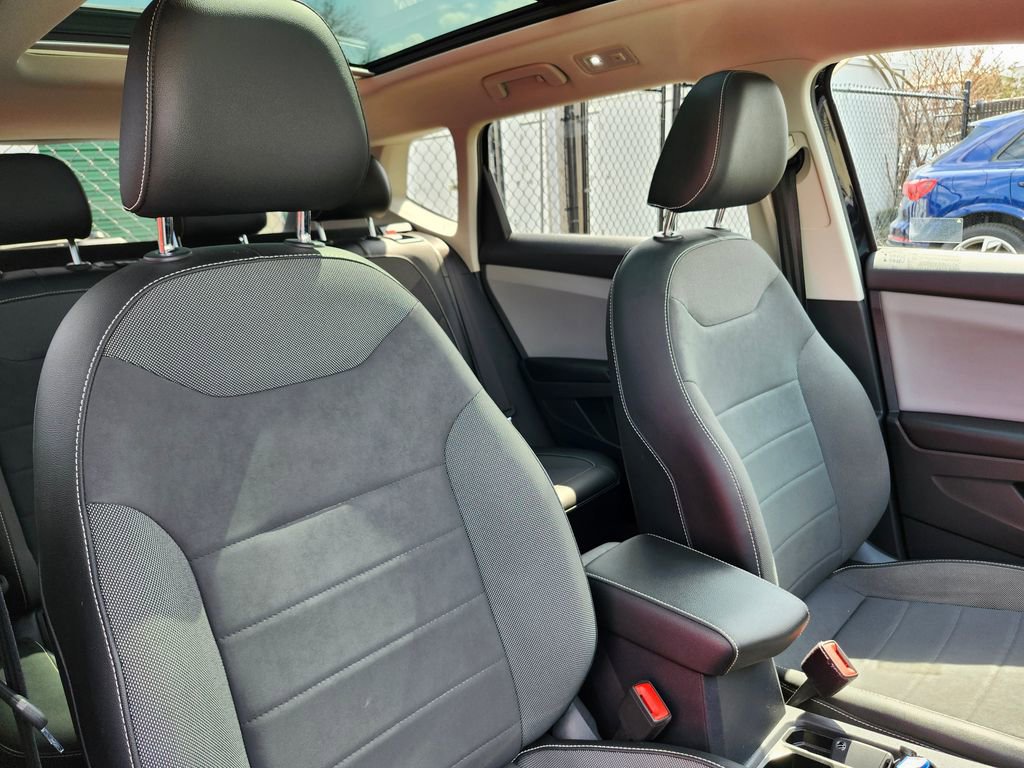 Certified 2022 Volkswagen Taos SE w/ Panoramic Sunroof Package image 17