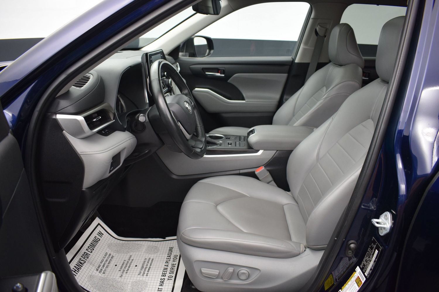 Used 2022 Toyota Highlander XLE AWD/4WD image 16