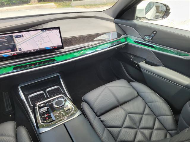 Used 2025 BMW 740i xDrive AWD/4WD image 17