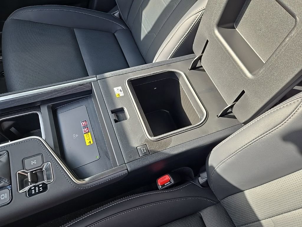 Used 2025 Lexus GX 550 w/ Accessory Package (2T) image 38