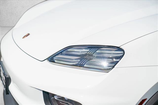 Used 2025 Porsche Macan 4S Electric AWD/4WD image 29