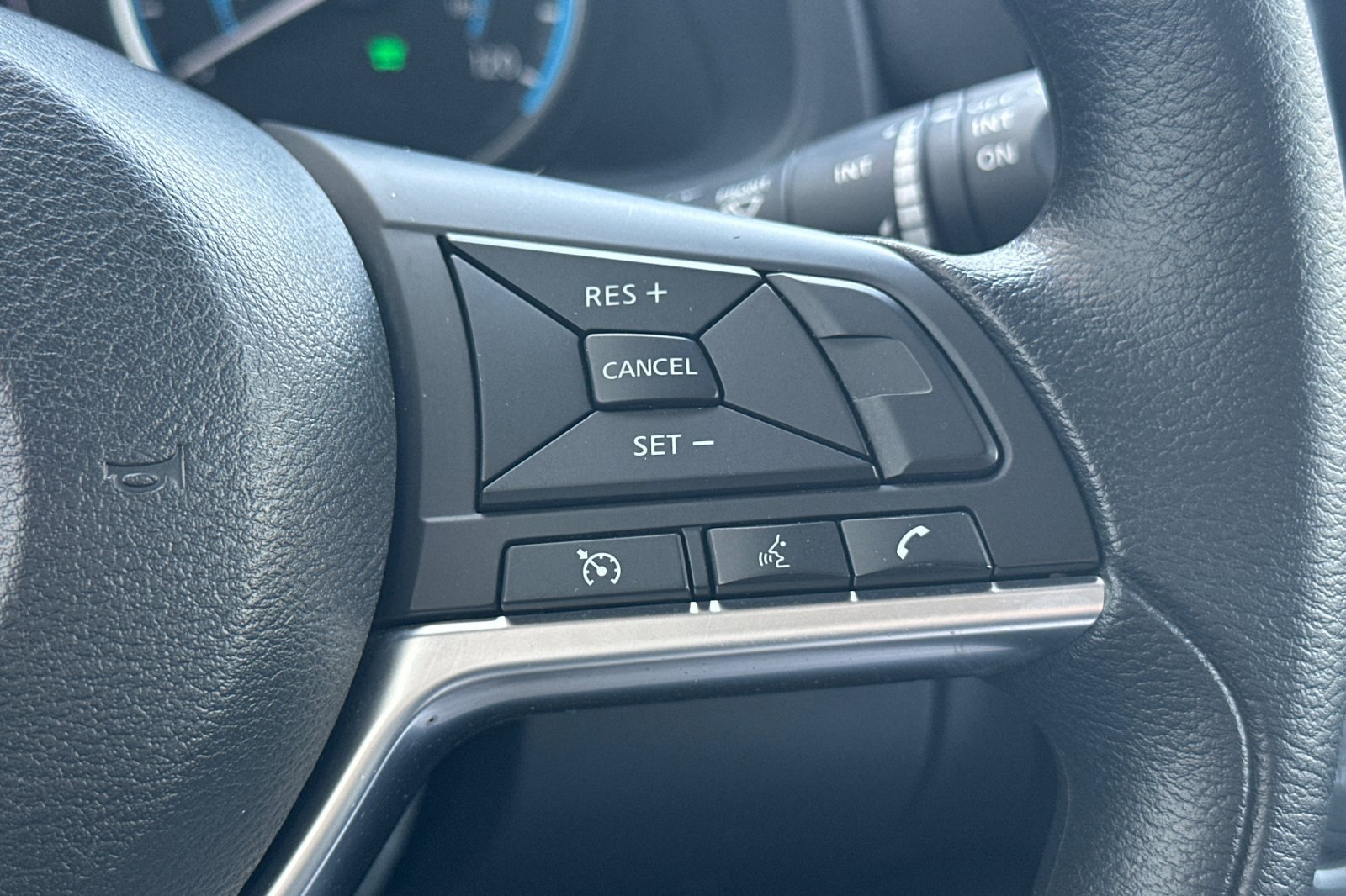 Certified 2025 Nissan Leaf S FWD image 28