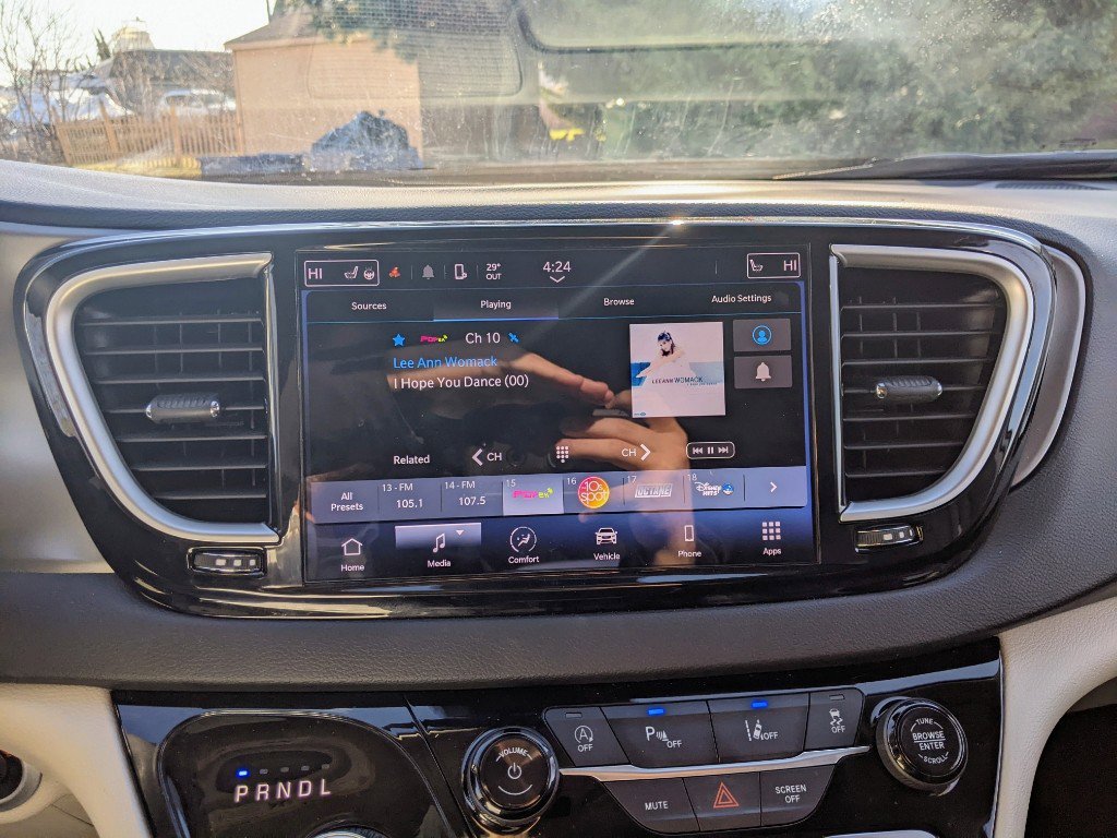 Used 2023 Chrysler Pacifica Touring-L image 19