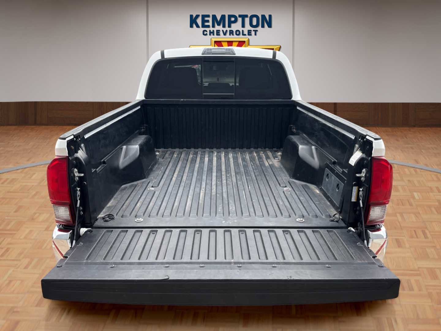 Used 2020 Toyota Tacoma SR5 AWD/4WD image 18