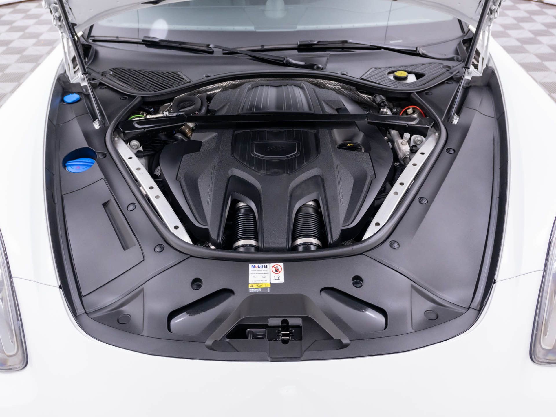 Certified 2023 Porsche Panamera Platinum Edition image 30