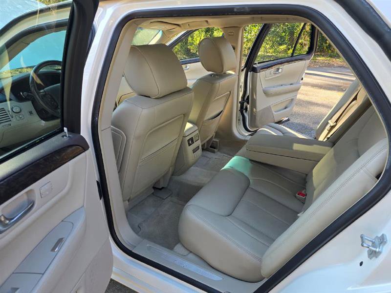 Used 2011 Cadillac DTS Luxury image 26