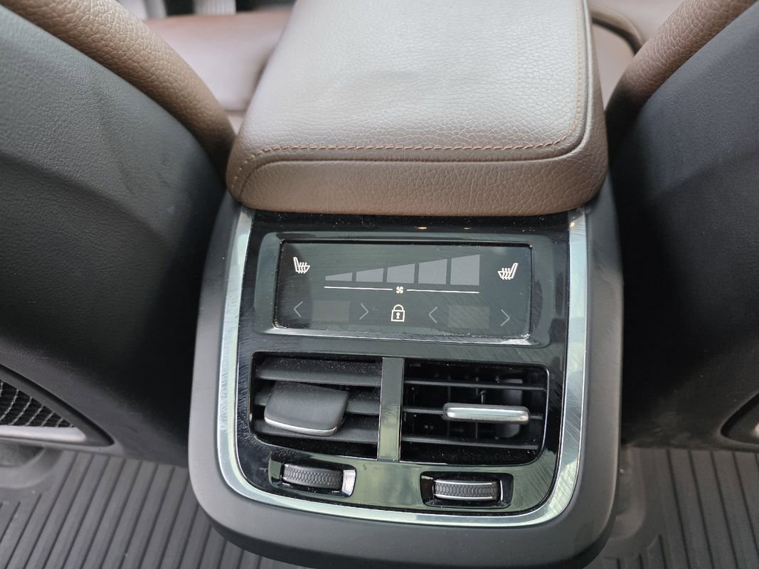 Used 2020 Volvo XC60 T5 Inscription w/ Protection Package image 17