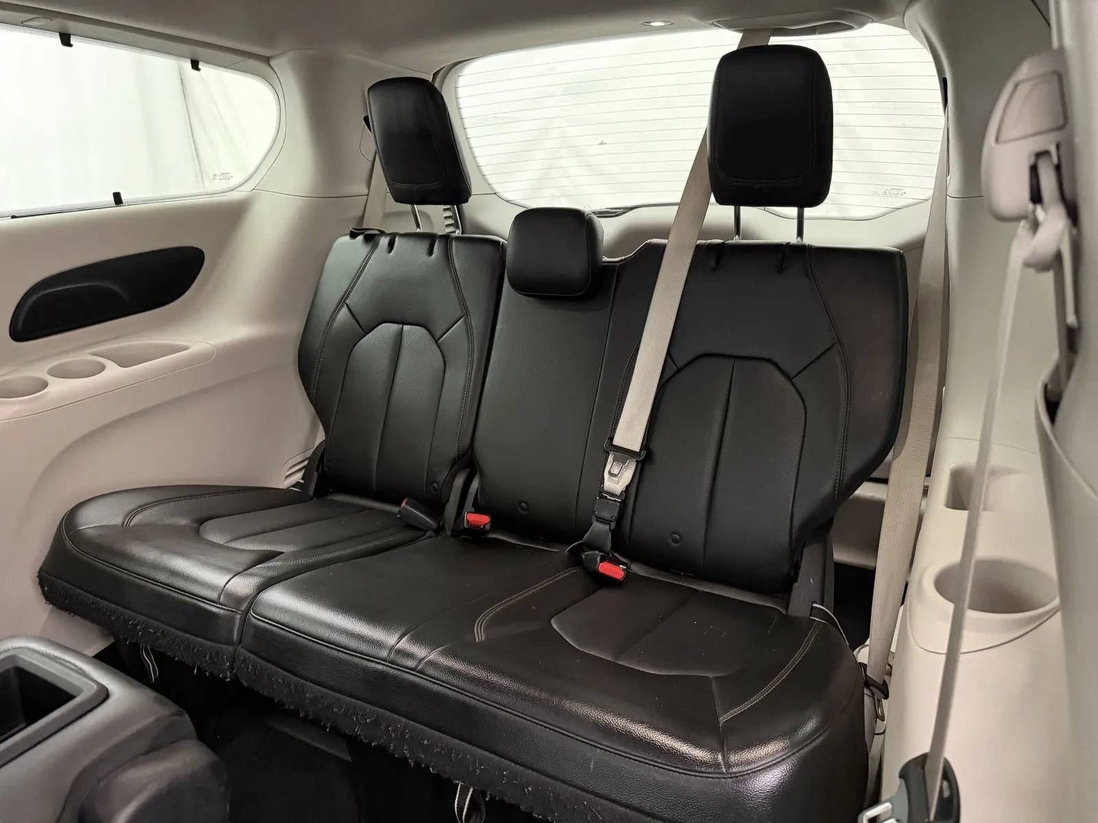 Used 2019 Chrysler Pacifica Touring-L FWD image 31