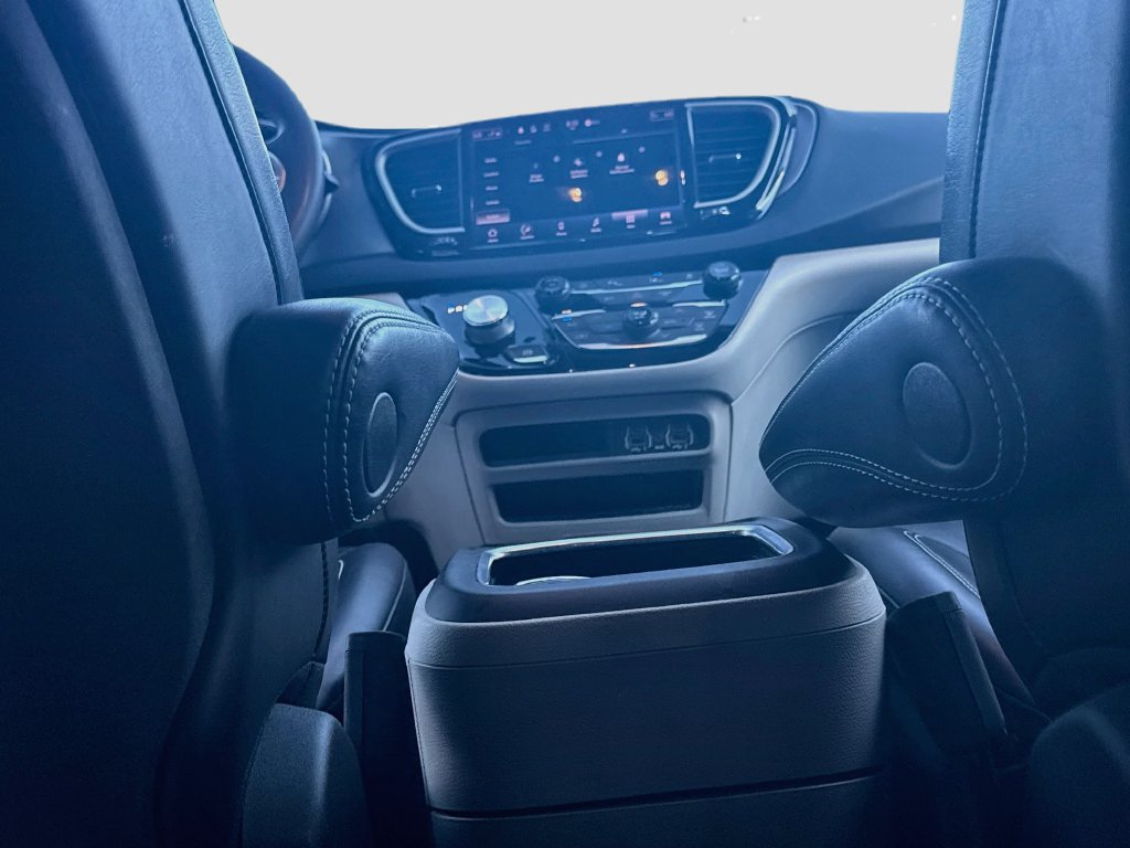 Used 2023 Chrysler Pacifica Touring-L FWD image 27
