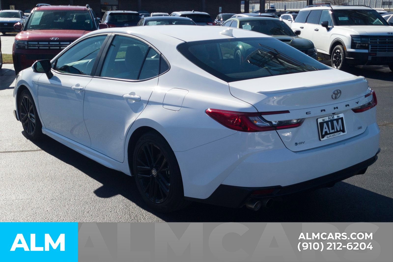 Used 2025 Toyota Camry SE image 10