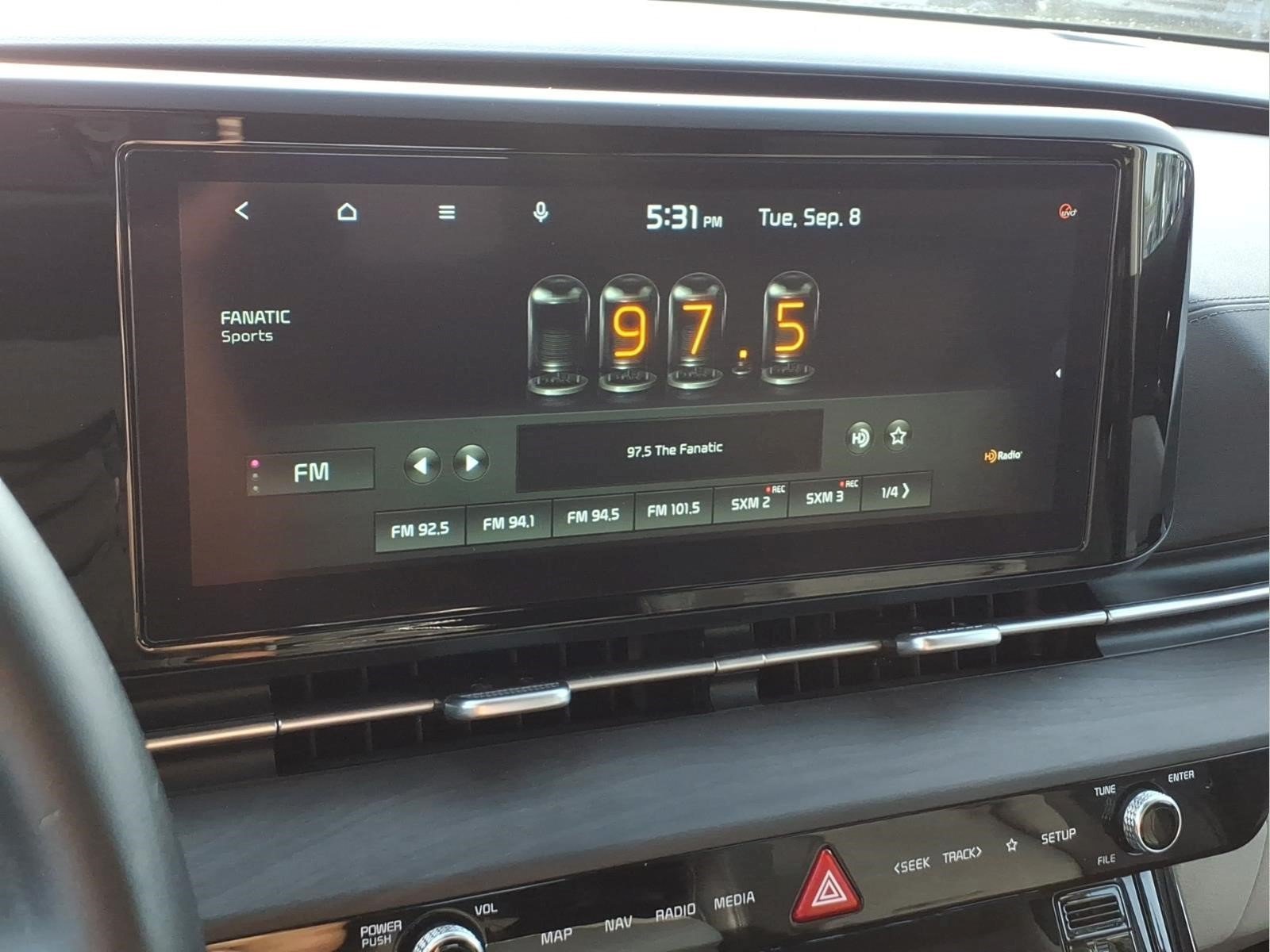 Used 2022 Kia Carnival EX FWD image 18