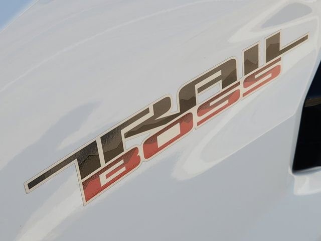Used 2025 Chevrolet Colorado Trail Boss image 11