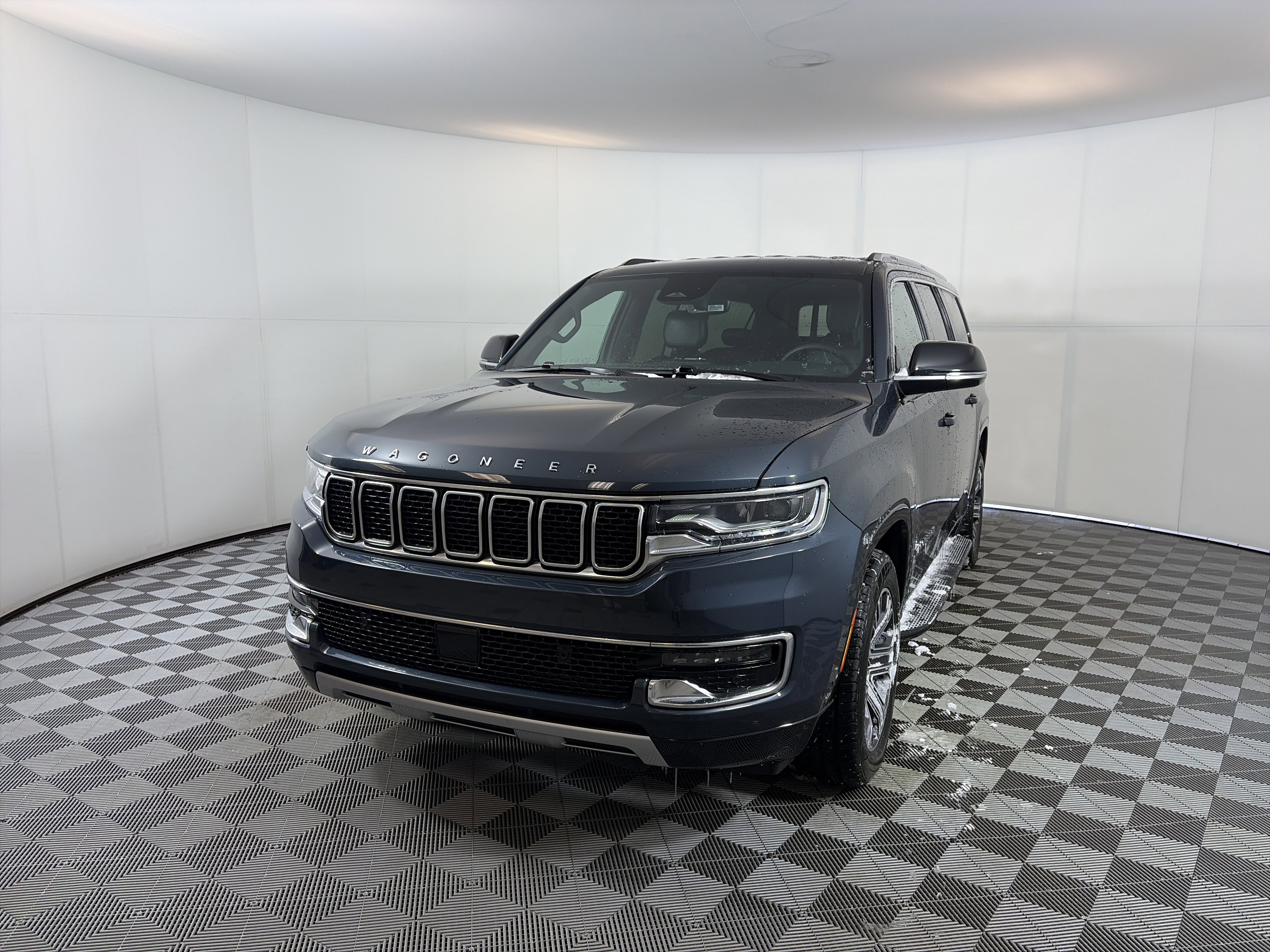 Used 2024 Jeep Wagoneer L Series II w/ Flexible Seating Group image 2