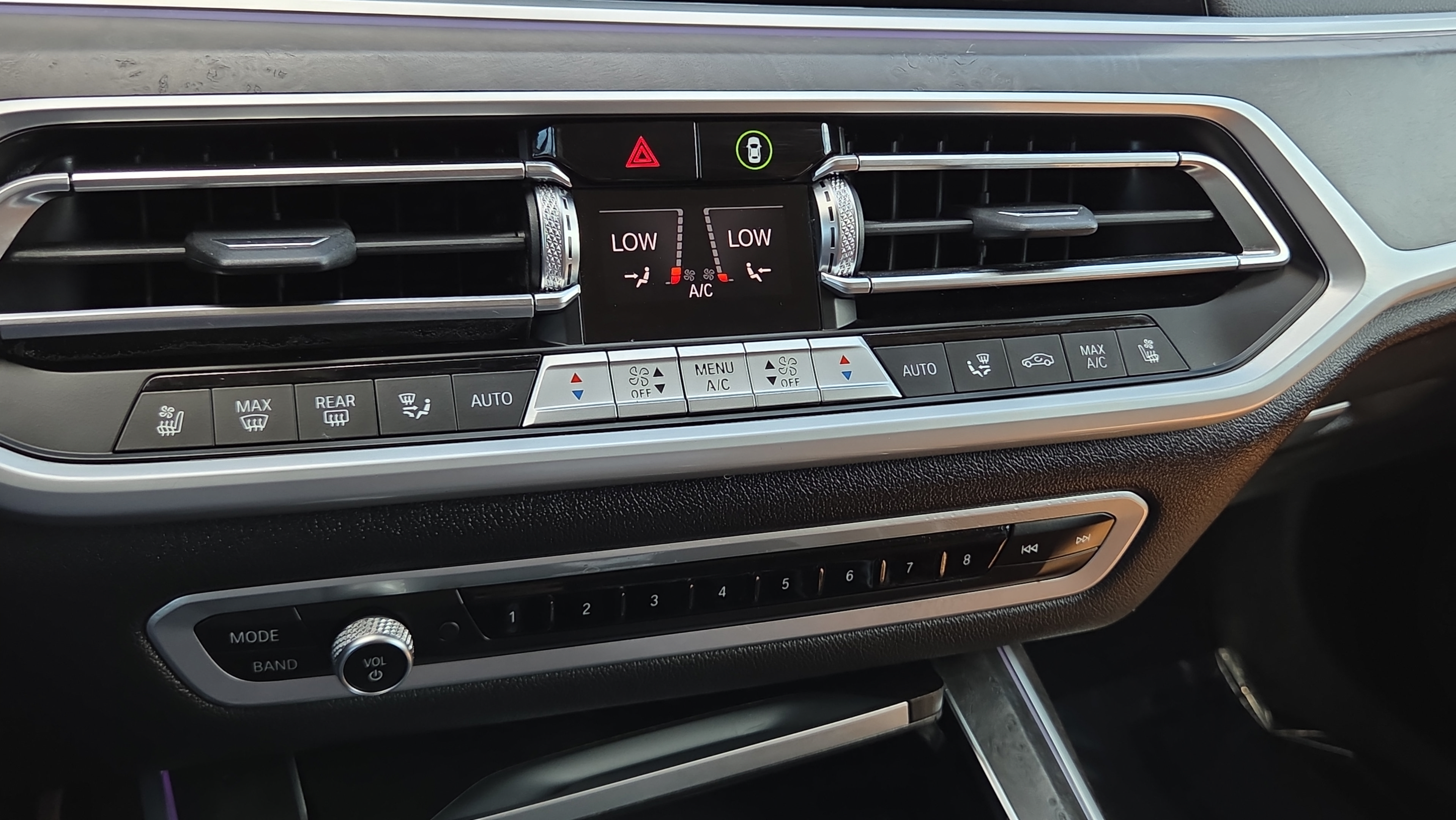 Used 2022 BMW X7 xDrive40i w/ Executive Package AWD/4WD image 30