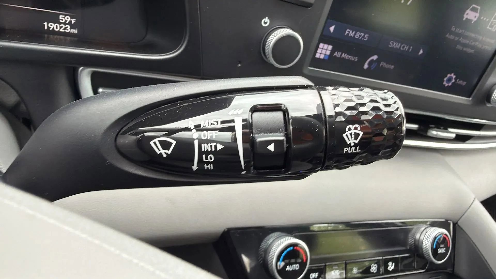 Used 2023 Hyundai Elantra SEL FWD image 13