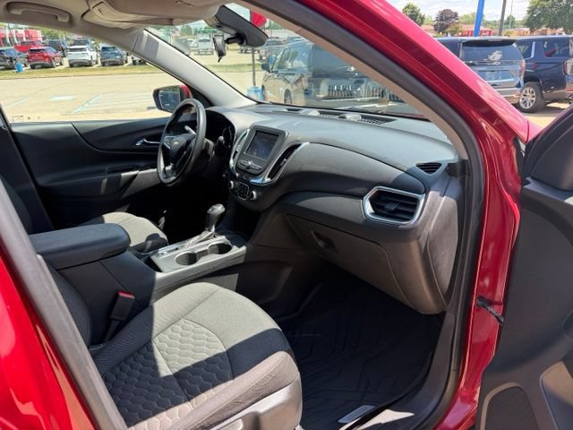 Used 2020 Chevrolet Equinox LT w/ Driver Convenience Package AWD/4WD image 17