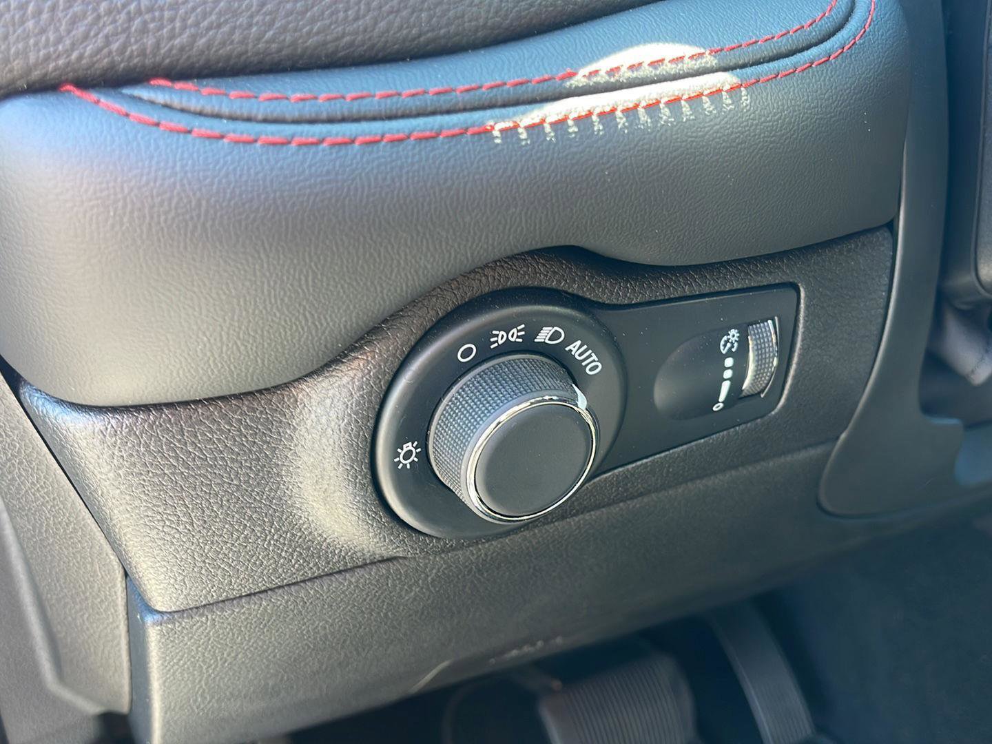 Used 2025 Dodge Durango GT RWD image 18