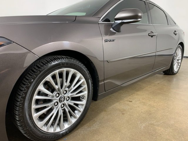 Used 2019 Toyota Avalon Limited image 2