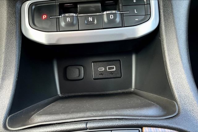 Used 2020 GMC Acadia SLE w/ Driver Convenience Package FWD image 17