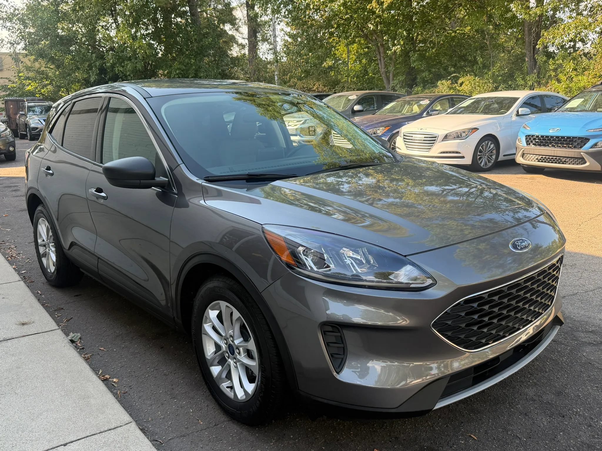 Used 2022 Ford Escape SE w/ Cold Weather Package FWD image 4