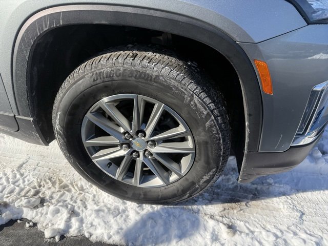 Used 2023 Chevrolet Traverse LT image 3