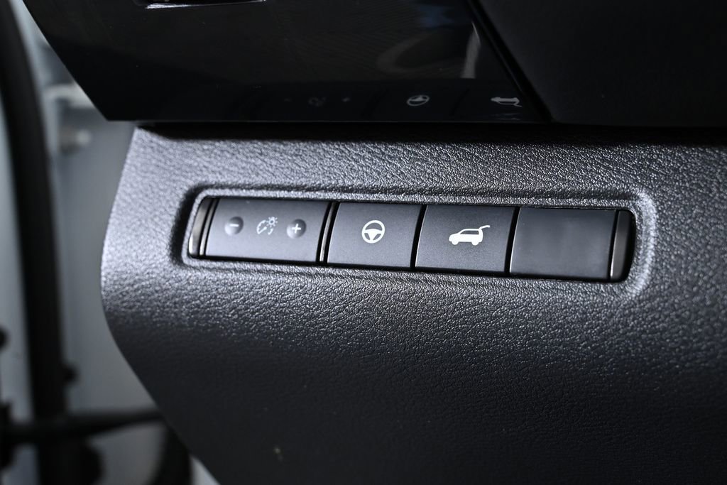 Used 2025 Nissan Pathfinder SV image 20