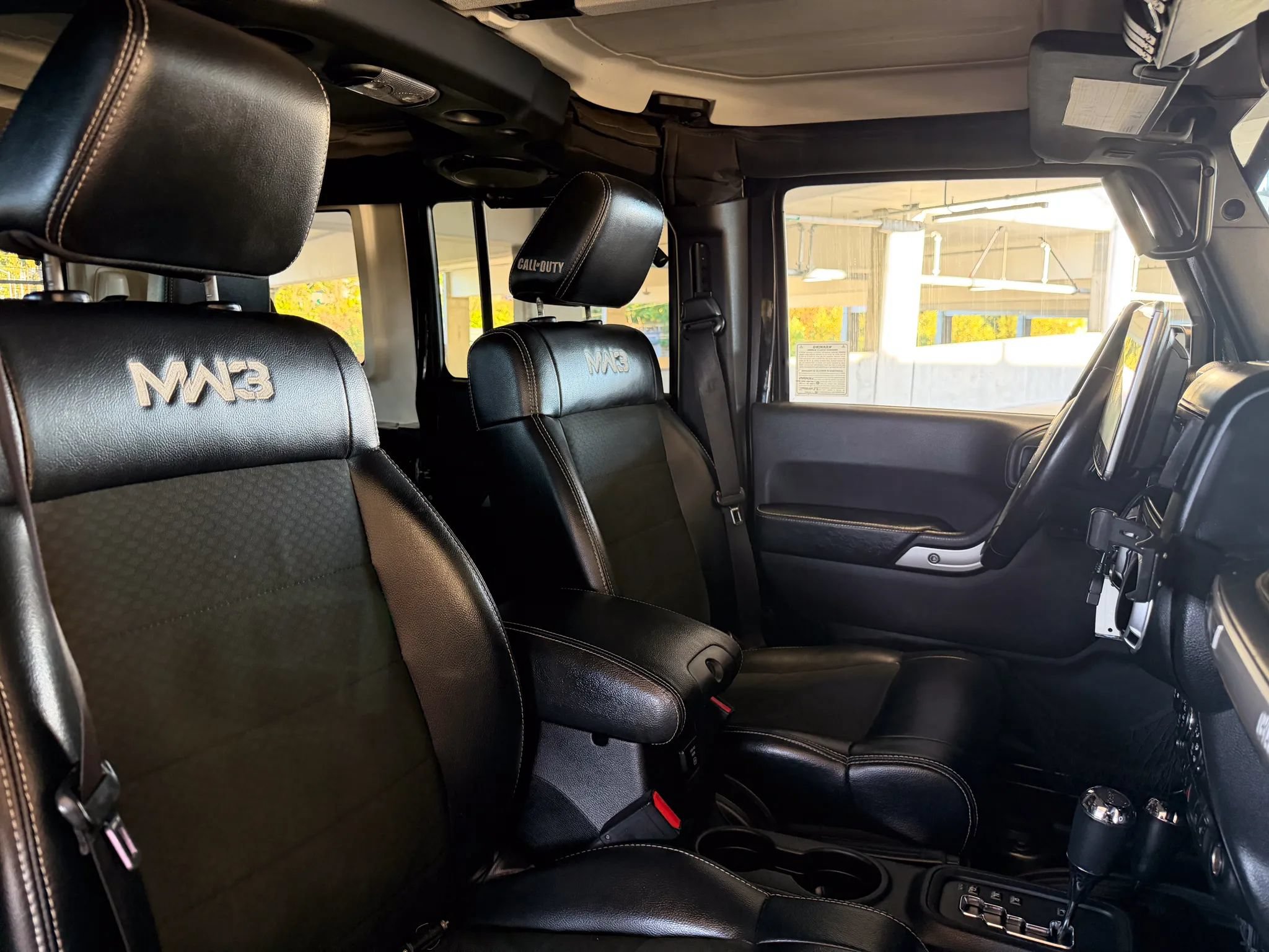 Used 2012 Jeep Wrangler Unlimited Rubicon AWD/4WD image 26