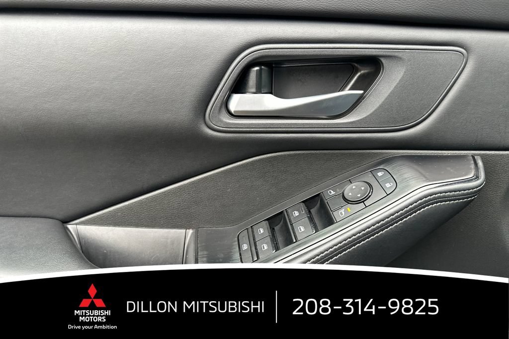 Used 2025 Nissan Rogue SV AWD/4WD image 14