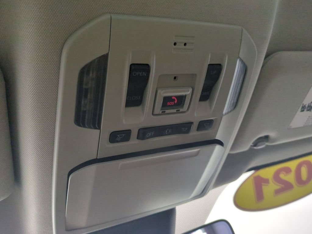 Used 2021 Toyota Highlander XLE image 26