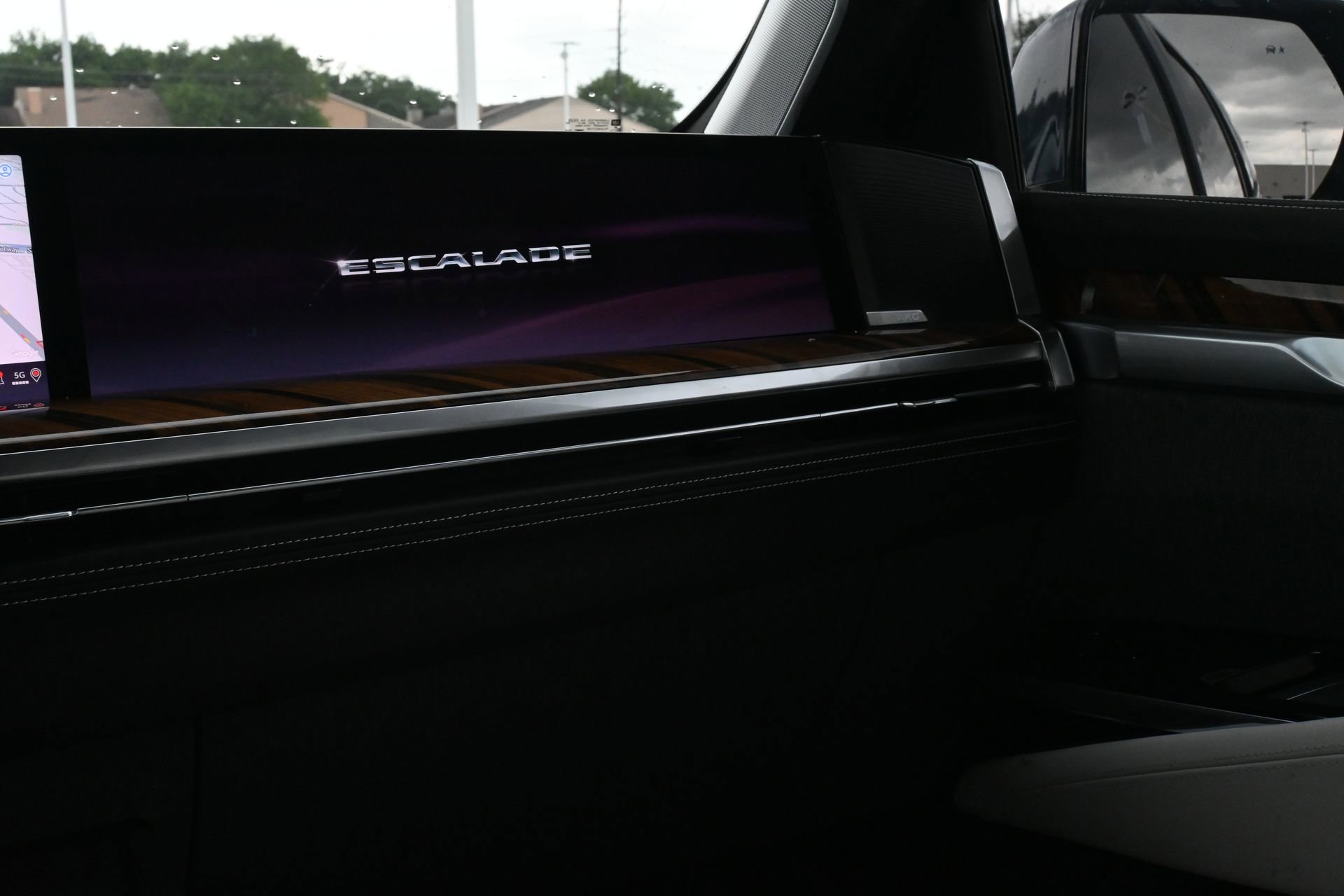 Certified 2026 Cadillac Escalade Platinum Sport w/ LPO, ONYX Package AWD/4WD image 8