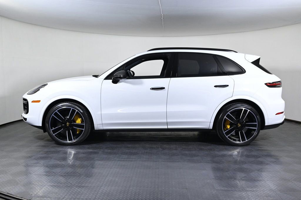 Used 2022 Porsche Cayenne Turbo image 2