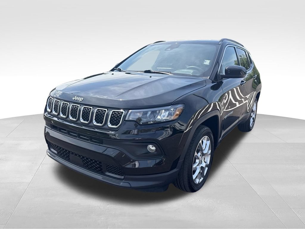 Used 2023 Jeep Compass Latitude AWD/4WD image 8