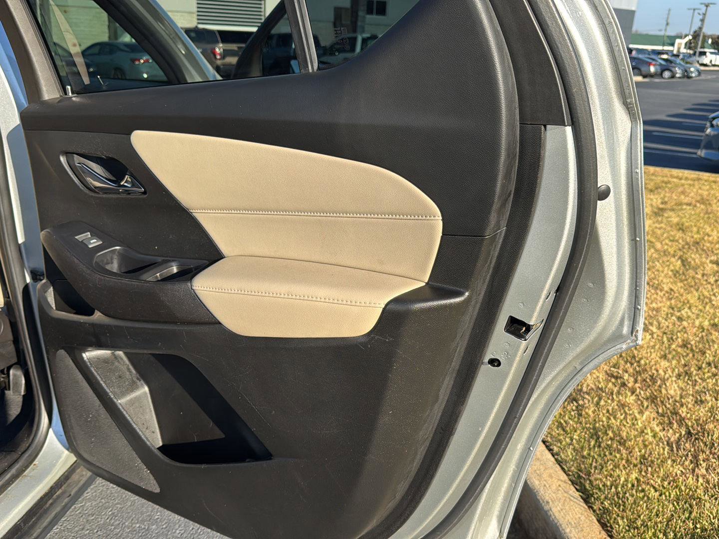 Used 2022 Chevrolet Traverse LS image 13