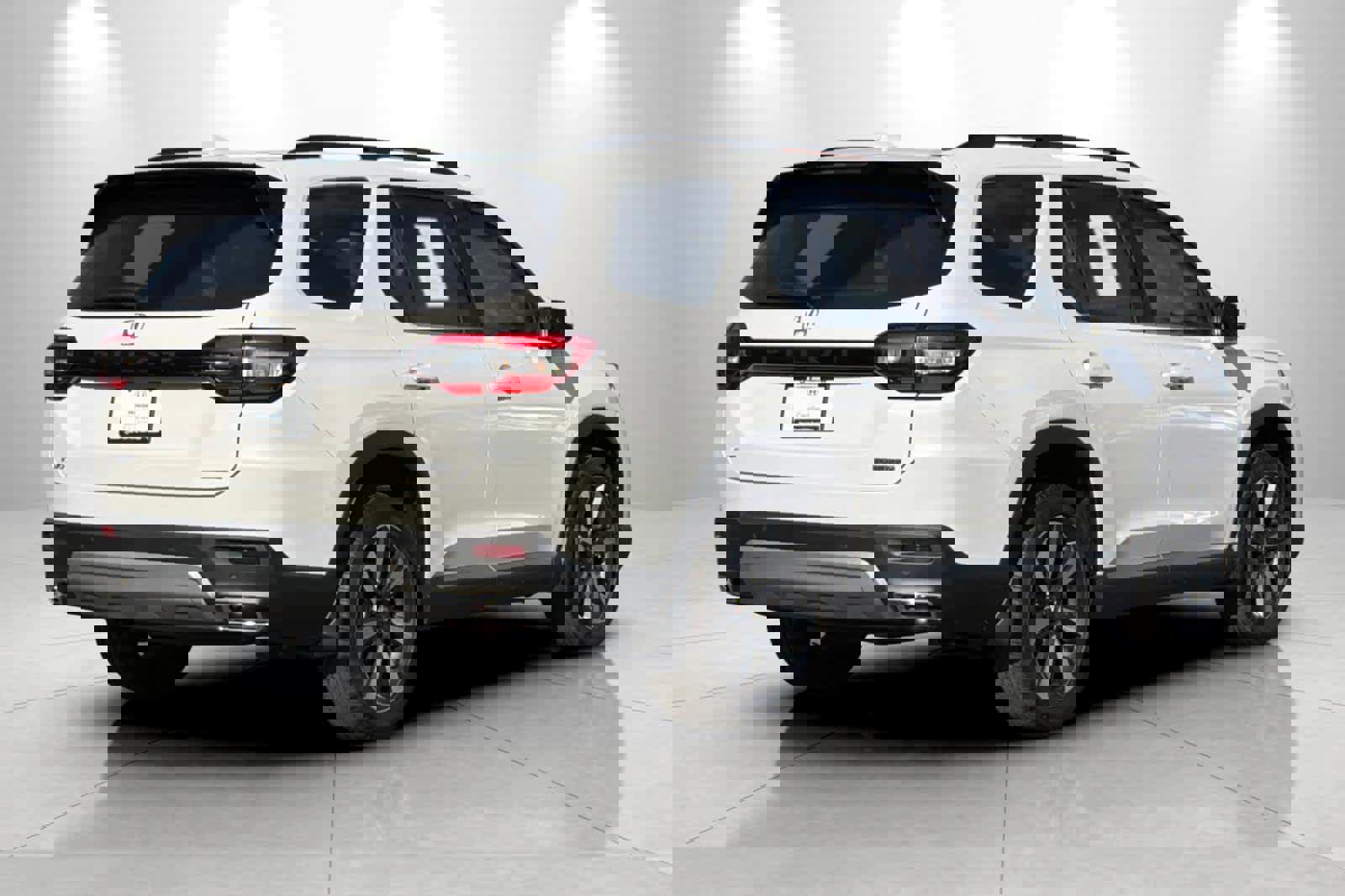 Used 2025 Honda Pilot Touring image 2