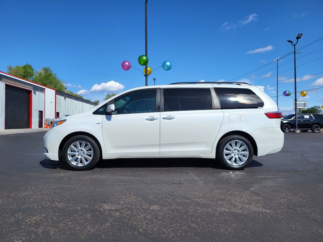 Used 2017 Toyota Sienna XLE w/ XLE Navigation Package AWD/4WD image 8