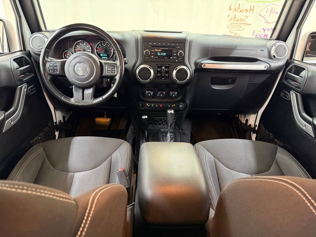 Used 2016 Jeep Wrangler Unlimited Sahara w/ Connectivity Group image 28
