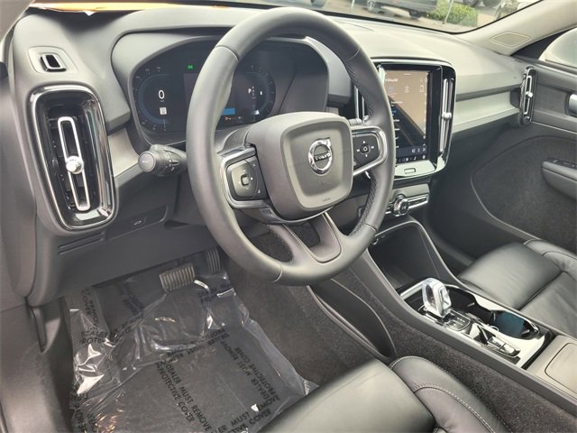 Used 2023 Volvo XC40 B5 Plus image 12