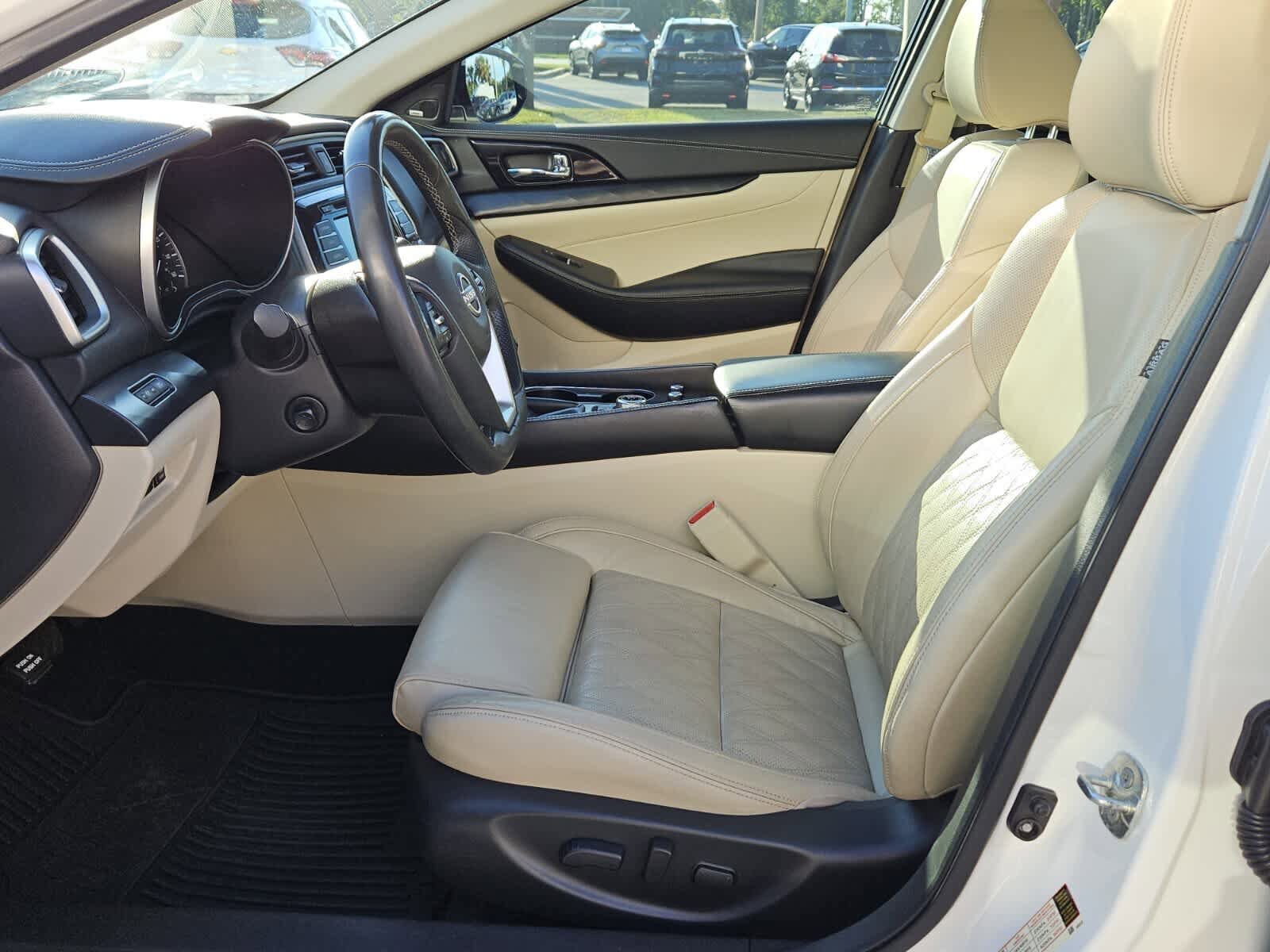 Used 2023 Nissan Maxima Platinum w/ Sport Mat Group FWD image 3