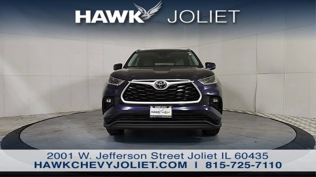 Used 2021 Toyota Highlander XLE AWD/4WD image 3