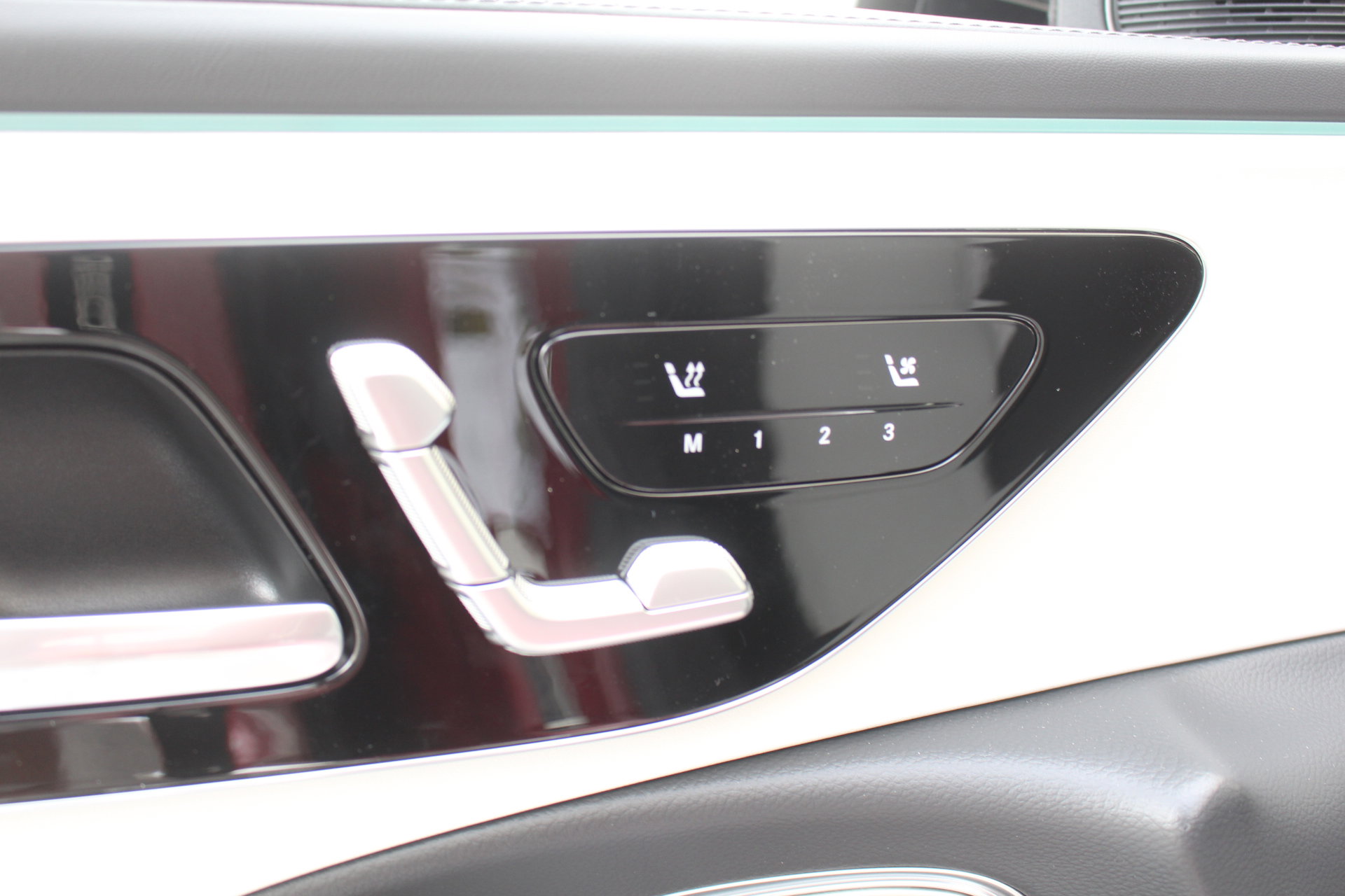 New 2026 Mercedes-Benz E 53 AMG e 4MATIC Sedan image 15