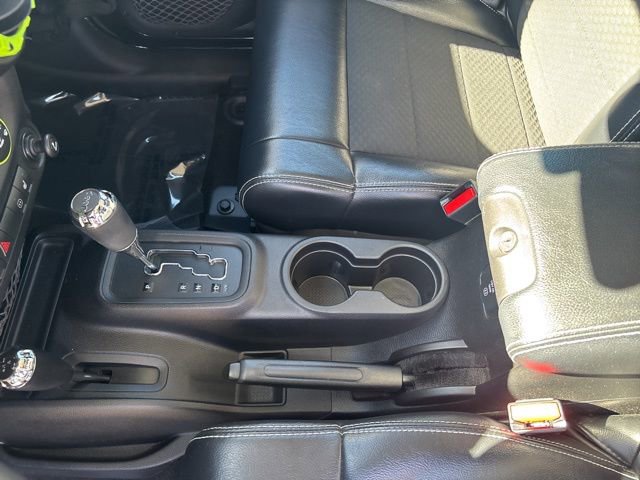 Used 2012 Jeep Wrangler Unlimited Rubicon image 16