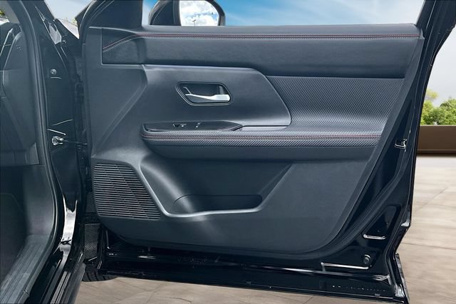 Certified 2025 Nissan Kicks SR AWD/4WD image 26