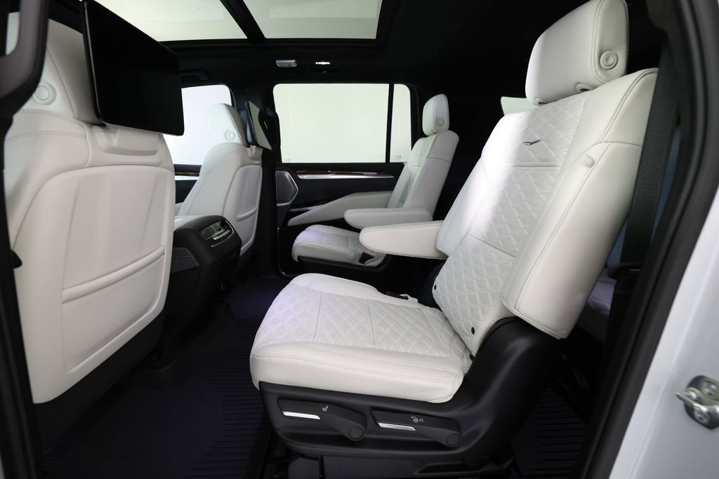 Used 2026 Cadillac Escalade ESV Platinum Sport w/ LPO, ONYX Package AWD/4WD image 16