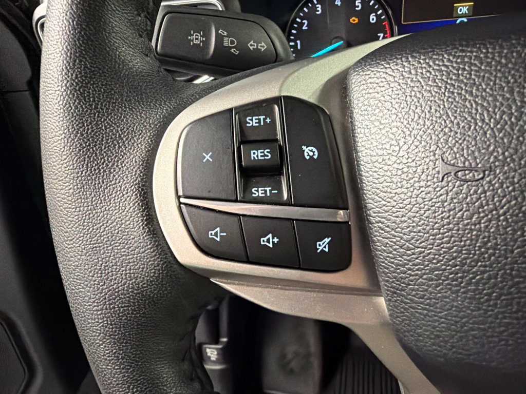 Used 2024 Ford Explorer XLT w/ Equipment Group 202A AWD/4WD image 18