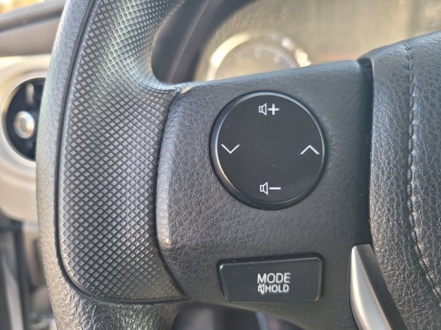 Used 2017 Toyota Corolla LE FWD image 27
