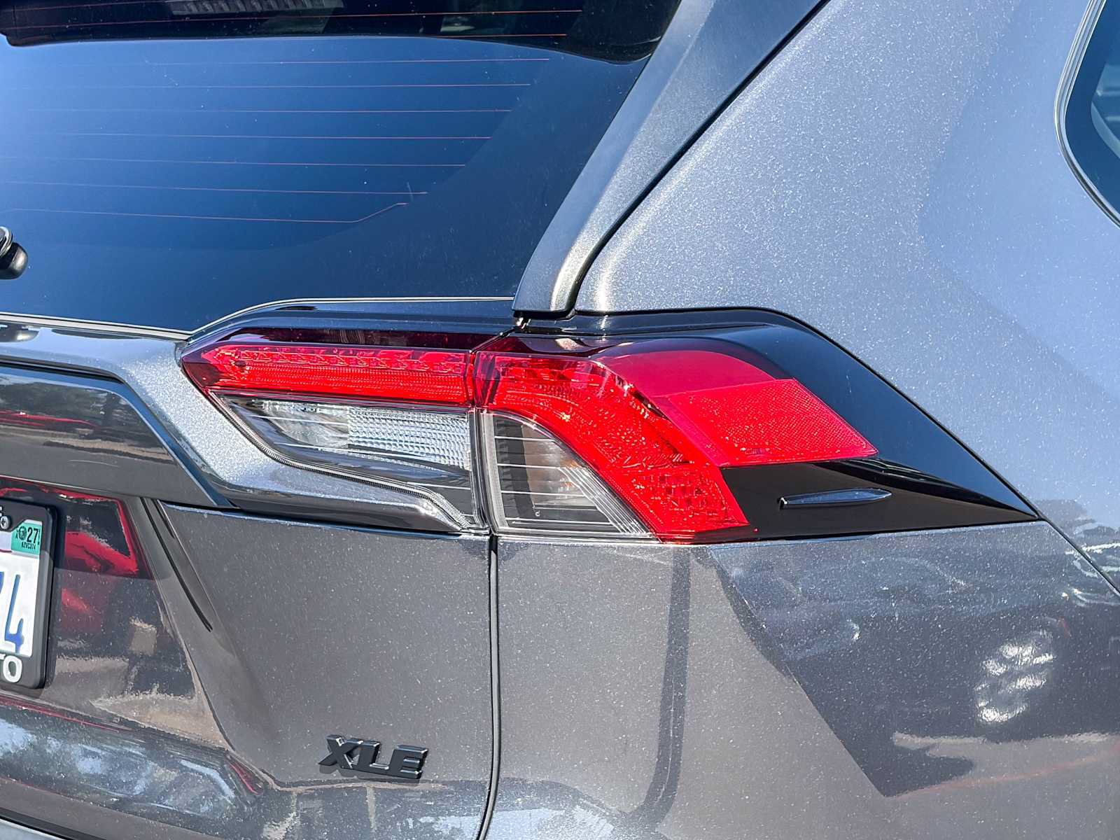 Used 2022 Toyota RAV4 XLE Premium w/ Carpet Mat Package (TMS) FWD image 8