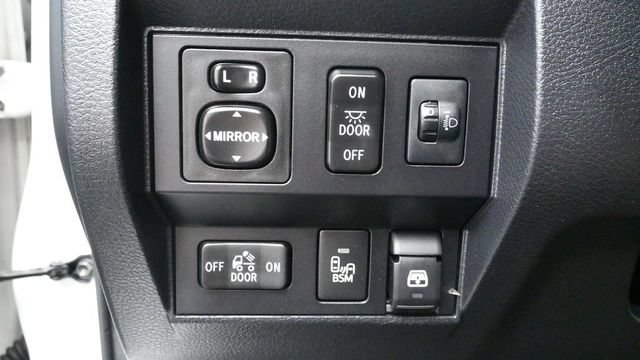 Used 2017 Toyota Tundra SR5 w/ SR5 Upgrade Package AWD/4WD image 23